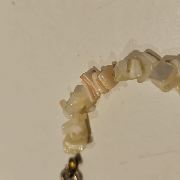 Mother of Pearl Cream and Pinkish 8" Bracelet - Picture 3 of 4